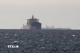 Quang cảnh eo biển Hormuz ngày 20/6/2026. (Ảnh: THX/TTXVN phát)