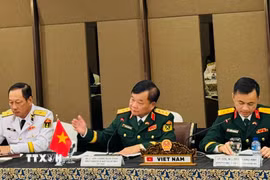 Thượng tướng Hoàng Xuân Chiến, Ủy viên Trung ương Đảng, Ủy viên Thường vụ Quân ủy Trung ương, Thứ trưởng Bộ Quốc phòng phát biểu tại Đối thoại. (Ảnh: Đỗ Quyên/TTXVN)