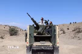 Các lực lượng an ninh Afghanistan tham gia chiến dịch quân sự chống lại Pakistan tại tỉnh Khost ngày 27/2/2026. (Ảnh: THX/TTXVN)