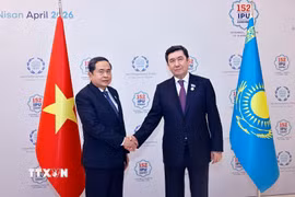 Chủ tịch Quốc hội Trần Thanh Mẫn hội kiến Chủ tịch Hạ viện Kazakhstan Yerlan Koshanov. (Ảnh: Doãn Tấn/TTXVN)