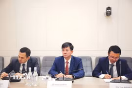 Tổng Thư ký Quốc hội Lê Quang Tùng làm việc với Tổng Thư ký Quốc hội Armenia Davit Arakelyan. (Ảnh: TTXVN phát)