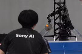 Robot tự hành Project Ace của Sony AI trở thành robot đầu tiên đánh bại các vận động viên bóng bàn chuyên nghiệp. (Nguồn: Sony)