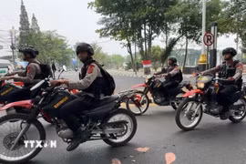 Cảnh sát Cơ động Indonesia (Brimob) trên đường phố Bandung. (Ảnh: Đỗ Quyên/TTXVN)