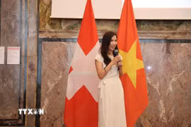 Tổng Thư ký Diễn đàn Kinh tế Thụy Sĩ-Việt Nam (SVEF) Rachel Nguyen Isenschmid phát biểu tại sự kiện. (Ảnh: Anh Hiển/TTXVN)