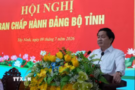 Ủy viên BCH TW Đảng, Bí thư Tỉnh ủy Tây Ninh Nguyễn Văn Quyết phát biểu tại Hội nghị. (Ảnh: Thanh Bình/TTXVN)
