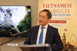 Ông Đỗ Minh Hùng, Đại sứ Việt Nam tại Anh, phát biểu tại sự kiện Tuần quảng bá hàng Việt Nam tại Anh năm 2026. (Ảnh: Hữu Tiến/TTXVN)