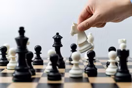 Chơi cờ vua giúp rèn luyện trí óc. (Ảnh: iStock)