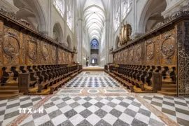 Quang cảnh bên trong Nhà thờ Đức Bà Paris, Pháp, ngày 30/11/2024. (Ảnh: THX/TTXVN)
