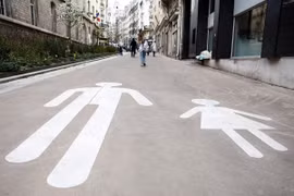 Phố Rue Ferdinand Flocon, một trong những phố đi bộ ở Paris. (Ảnh: chinadaily)