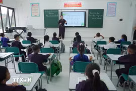 Một tiết học thử nghiệm tại Trường Phổ thông nội trú Tiểu học và THCS Trà Lĩnh. (Ảnh: Chu Hiệu/TTXVN)