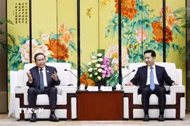 Chủ tịch Quốc hội Trần Thanh Mẫn tiếp Bí thư Tỉnh ủy, Chủ nhiệm Ủy ban Thường vụ Nhân đại tỉnh Thiểm Tây (Trung Quốc) Triệu Nhất Đức. (Ảnh: Doãn Tấn/TTXVN)