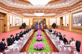 Toàn cảnh cuộc hội đàm giữa Chủ tịch Trung Quốc Tập Cận Bình và Chủ tịch Hội đồng châu Âu Antonio Costa, Chủ tịch Ủy ban châu Âu Ursula von der Leyen tại Bắc Kinh ngày 24/7/2025. (Ảnh: THX/TTXVN)