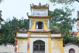 Cổng trước Di tích Quốc gia Đền Cây Quế. (Ảnh: Công Luật/TTXVN)