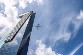 Hàn Quốc thử nghiệm sử dụng thiết bị bay không người lái chữa cháy nhà cao tầng