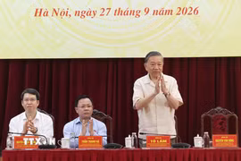 Tổng Bí thư, Chủ tịch nước Tô Lâm và các đại biểu Quốc hội thành phố Hà Nội - Đơn vị bầu cử số 1 dự Hội nghị tiếp xúc cử tri. (Ảnh: Thống Nhất/TTXVN)