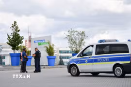 Cảnh sát Đức được triển khai tại Frankfurt, gần biên giới. (Ảnh: THX/TTXVN)
