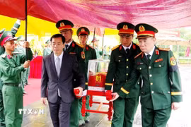 Lễ viếng, truy điệu và an táng 34 hài cốt liệt sỹ tại Nghĩa trang Liệt sỹ phường Quảng Trị, tỉnh Quảng Trị. (Ảnh: Võ Dung/TTXVN)