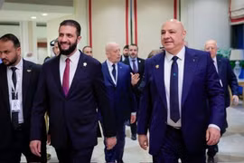 Tổng thống Syria Ahmed Al-Sharaa và người đồng cấp Liban Joseph Aoun tại Doha. (Ảnh: arabnews)