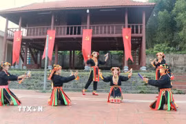 Múa chuông truyền thống của đồng bào dân tộc Dao, xã Tây Yên Tử (Bắc Ninh). (Ảnh: Thanh Thương/TTXVN)