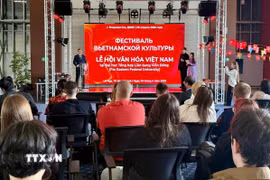 Ông Evgeniy Vlasov, Phó Hiệu trưởng phụ trách Quan hệ quốc tế của FEFU, Giám đốc Học viện Phương Đông phát biểu. (Ảnh: TTXVN phát)