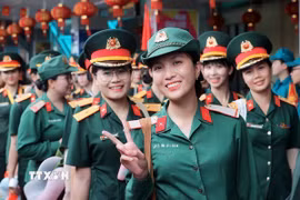 Các nữ chiến sỹ, quân nhân tập kết ra Hà Nội chuẩn bị lễ diễu binh, diễu hành kỷ niệm 80 năm Quốc khánh. (Ảnh: An Đăng/TTXVN)