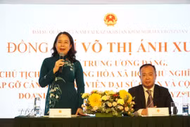 Phó Chủ tịch nước Võ Thị Ánh Xuân phát biểu trước cộng đồng Việt Nam tại Kyrgystan. (Ảnh: Tâm Hằng/TTXVN)