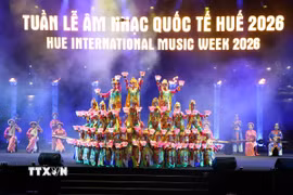 Tiết mục nghệ thuật của Nhà hát Nghệ thuật truyền thống Cung đình Huế trong đêm khai mạc Tuần lễ Âm nhạc quốc tế Huế. (Ảnh: Mai Trang/TTXVN)