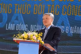 Phó Thủ tướng Thường trực Chính phủ Nguyễn Hòa Bình phát lệnh khởi công dự án.