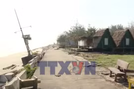 Quảng Trị: Kè biển Nhật Lệ chưa nghiệm thu đã bị sóng đánh hư hỏng