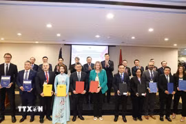 Tổng Bí thư, Chủ tịch nước Tô Lâm chứng kiến lễ trao các hợp đồng, thoả thuận hợp tác giữa doanh nghiệp Việt Nam và Hoa Kỳ. (Ảnh: Thống Nhất/TTXVN)