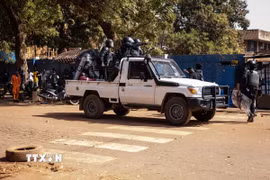 Lực lượng an ninh Burkina Faso tuần tra tại thủ đô Ouagadougou. (Ảnh: AFP/TTXVN)