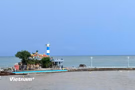 Dinh Cậu Phú Quốc tọa lạc trên ghềnh đá nơi cửa biển Dương Đông mở ra biển Tây. (Ảnh: Bích Hằng/Vietnam+)