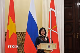 Chủ tịch HĐND Phùng Thị Hồng Hà, Phó Bí thư Thành ủy, Phó Trưởng Đoàn đại biểu Quốc hội thành phố Hà Nội phát biểu tại lễ ký. (Ảnh: Tâm Hằng/TTXVN)
