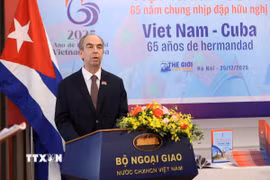 Đại sứ nước Cộng hòa Cuba tại Việt Nam Rogelio Polanco Fuentes phát biểu tại buổi lễ ra mắt Đặc san "Việt Nam - Cuba: 65 năm chung nhịp đập hữu nghị" (Ảnh: An Đăng/TTXVN)