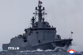 Tàu khu trục Kang Kon thuộc lớp Choe Hyon của Triều Tiên. (Ảnh: KCNA/TTXVN)