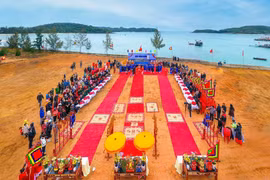 Lễ hội Mở cửa biển lần thứ nhất tại đặc khu Cô Tô, đảo Thanh Lân năm 2024. (Ảnh: TTXVN phát)