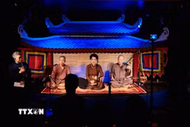 Giao lưu và trình diễn hát Xẩm tại không gian văn hóa sáng tạo CADAO Collective. (Ảnh: TTXVN phát)