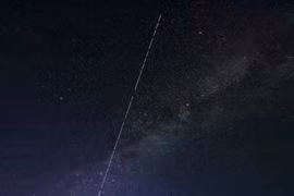Vệ tinh Starlink gặp sự cố làm phát sinh các mảnh vỡ trong không gian. (Ảnh: Getty)