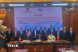 Lễ ký kết giữa Tập đoàn GEO (Đức) và Công ty O-DOOR Việt Nam về dự án Trung tâm đào tạo và phát triển nguồn nhân lực năng lượng tái tạo tại tỉnh Gia Lai. (Ảnh: Sỹ Thắng/TTXVN)