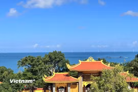 Địa thế "tựa sơn hướng hải" tuyệt đẹp của Chùa Hộ Quốc. (Ảnh: Bích Hằng/Vietnam+)