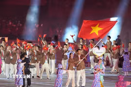 Các VĐV của Đoàn thể thao Việt Nam diễu hành trong lễ khai mạc Đại hội Thể thao châu Á lần thứ 20 (ASIAD 20) tại thành phố Nagoya, Nhật Bản ngày 19/9/2026. (Ảnh: THX/TTXVN phát)