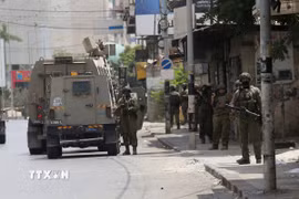 Các lực lượng Israel được triển khai tại thành phố Nablus, Bờ Tây. (Ảnh: THX/TTXVN)