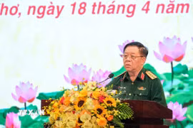 Đại tướng Nguyễn Trọng Nghĩa phát biểu tại buổi gặp mặt. (Ảnh: Thanh Liêm/TTXVN)
