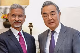 Ngoại trưởng Ấn Độ S Jaishankar và người đồng cấp Trung Quốc Vương Nghị trong một cuộc họp tại New Delhi. (Nguồn: hindustantimes)