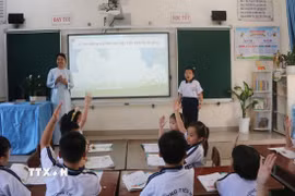 Học sinh Trường tiểu học Nguyễn An Ninh, tỉnh Đồng Nai thuyết trình về dự án học tập. (Ảnh: Lê Xuân/TTXVN)