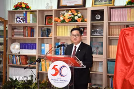 Tổng Lãnh sự Việt Nam tại Khon Kaen Đinh Hoàng Linh phát biểu tại lễ Khánh thành Thư viện Việt Nam. (Ảnh: Phạm Hải/TTXVN)