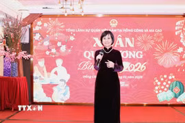 Tổng Lãnh sự Việt Nam tại Hong Kong và Macau Lê Đức Hạnh phát biểu chúc mừng xuân mới cộng đồng người Việt tại Hong Kong. (Ảnh: Xuân Vịnh/TTXVN)