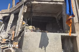 Tòa nhà bị phá hủy sau các cuộc không kích của Israel xuống Beit Jinn, Syria. (Ảnh: THX/TTXVN phát)