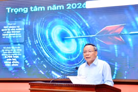 Phó Bí thư Thành ủy Hà Nội Nguyễn Văn Phong phát biểu tại tham luận tại hội nghị sơ kết 1 năm 6 tháng triển khai thực hiện Nghị quyết số 57-NQ/TW của Bộ Chính trị về đột phá phát triển khoa học, công nghệ, đổi mới sáng tạo và chuyển đổi số quốc gia. (Ảnh: Viết Thành/HNM)