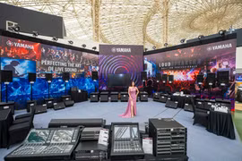 Triển lãm Quốc tế các thiết bị biểu diễn chuyên nghiệp – Plase Show Hà Nội 2026 quy tụ hàng chục thương hiệu âm thanh, ánh sáng và công nghệ sân khấu trong nước, quốc tế. (Ảnh: Minh Sơn/Vietnam+)